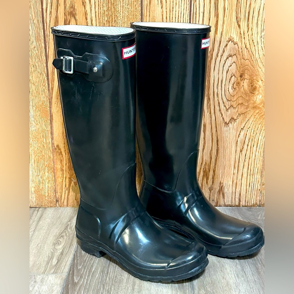 Hunter Women's Shiny Black Tall Boots